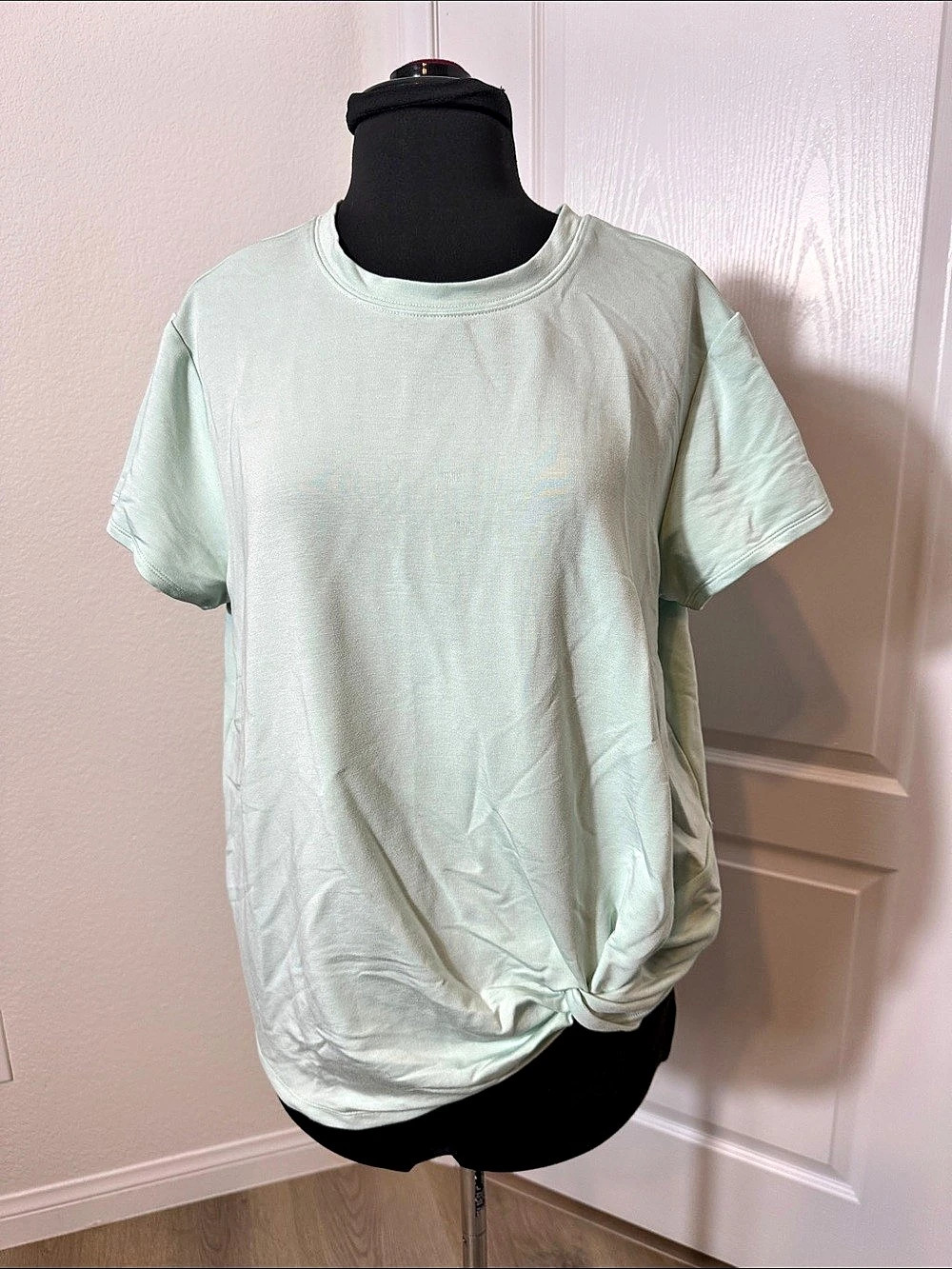 Skechers Short Sleeve Tee in Green Large Like New